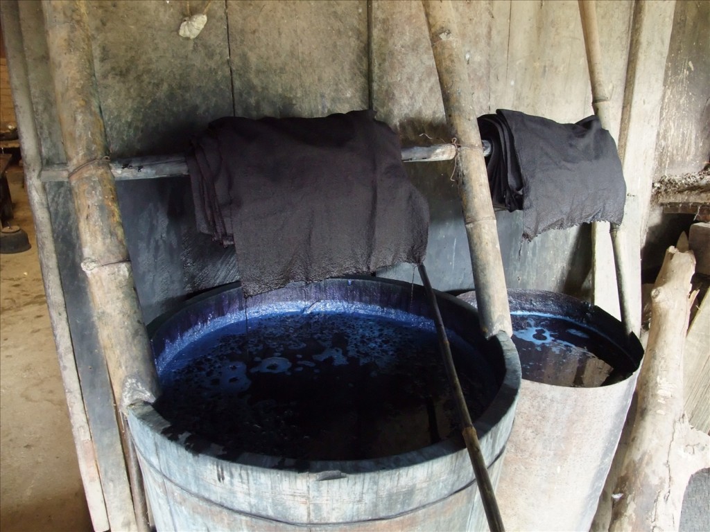 Indigo dye bath
