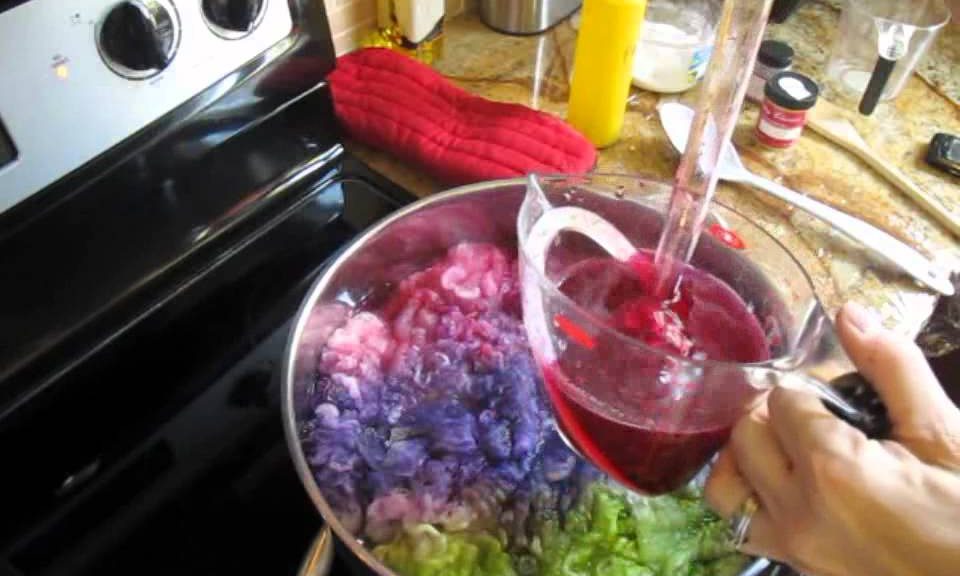 How to make red dye at home